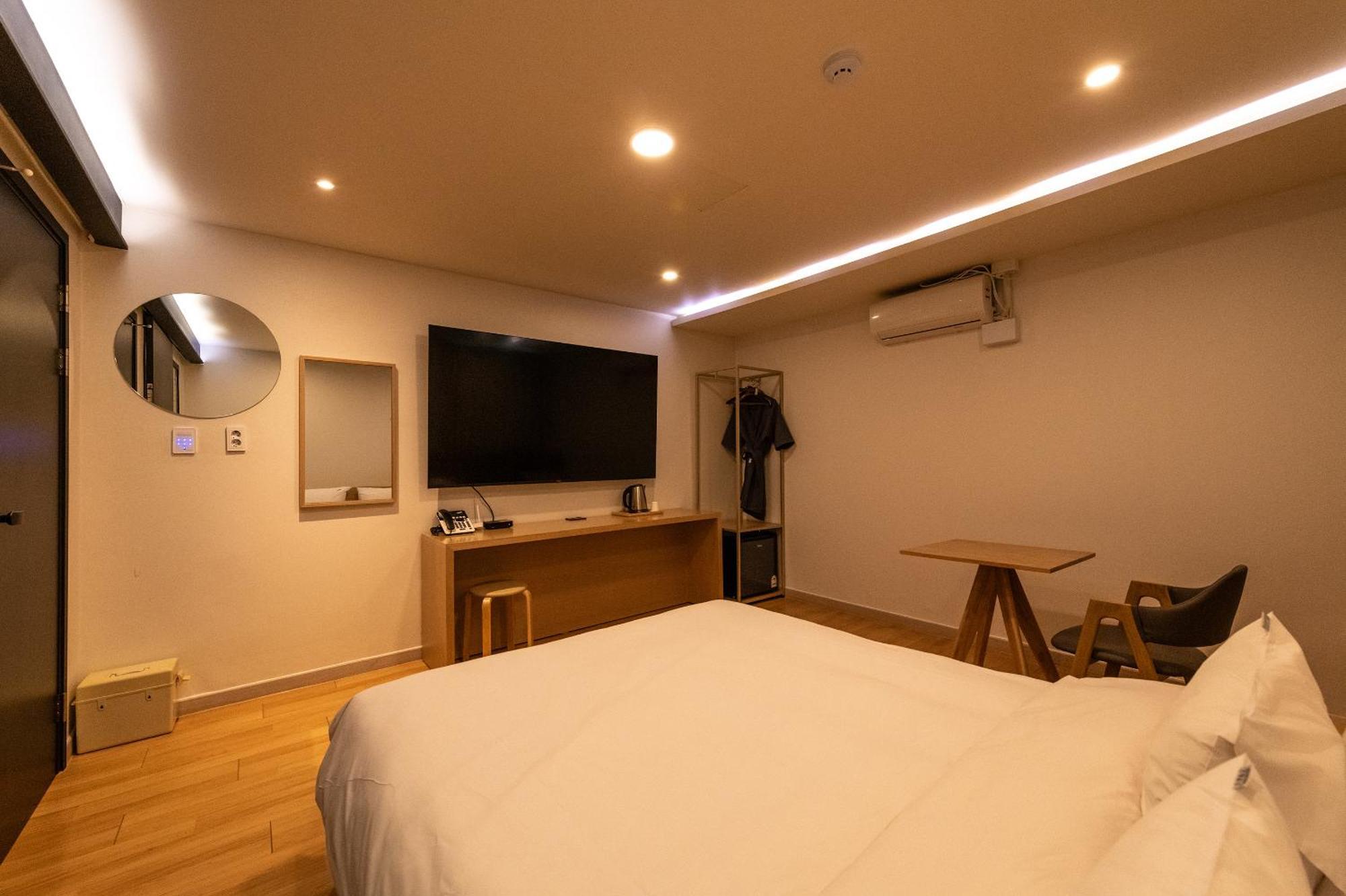 H Avenue Chuncheon Hotel Exterior foto